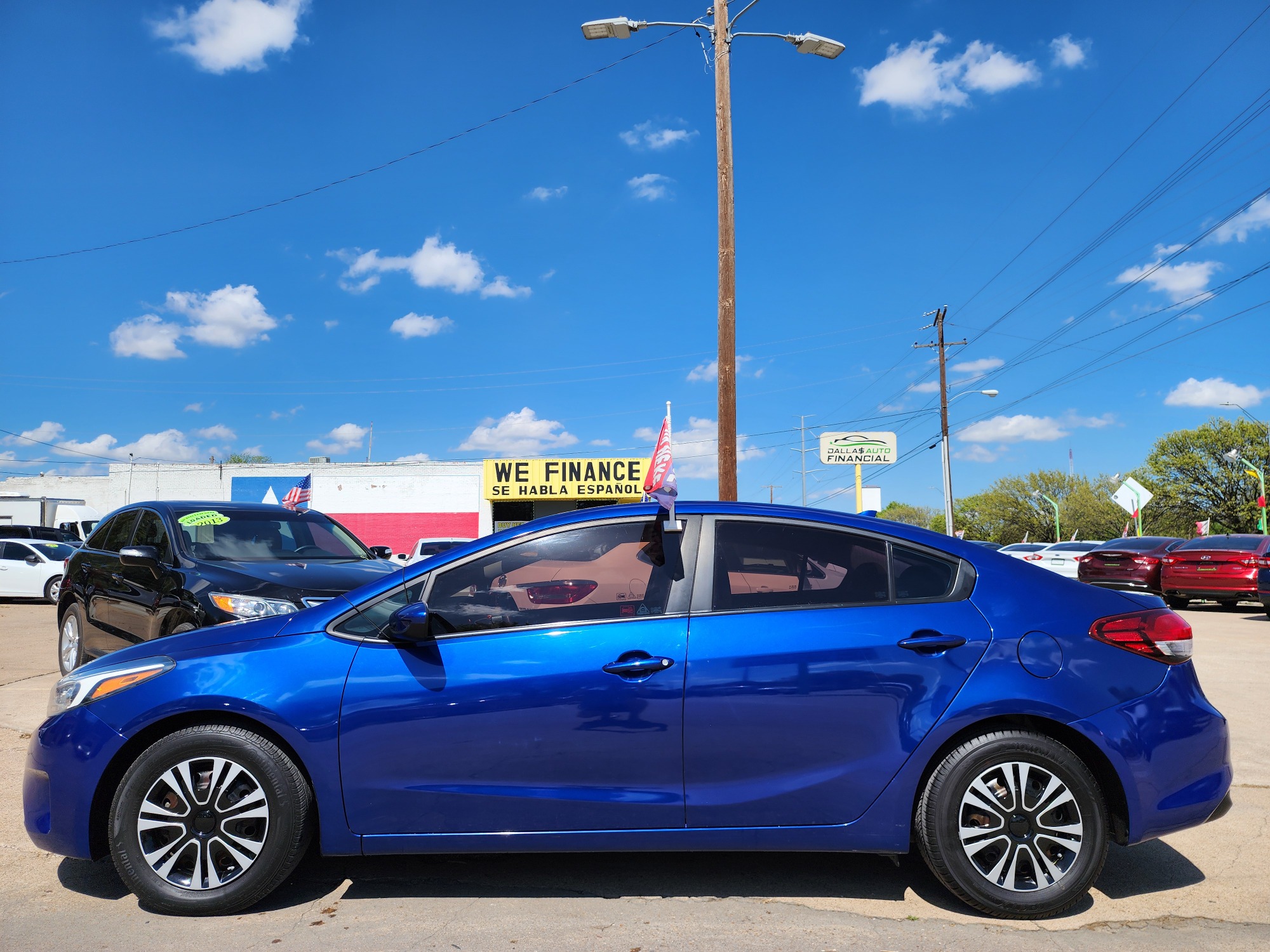 2017 Kia Forte LX (3KPFK4A75HE) with an 2.0L L4 DOHC 16V engine, AUTO transmission, located at 2660 S.Garland Avenue, Garland, TX, 75041, (469) 298-3118, 32.885387, -96.656776 - Photo #6